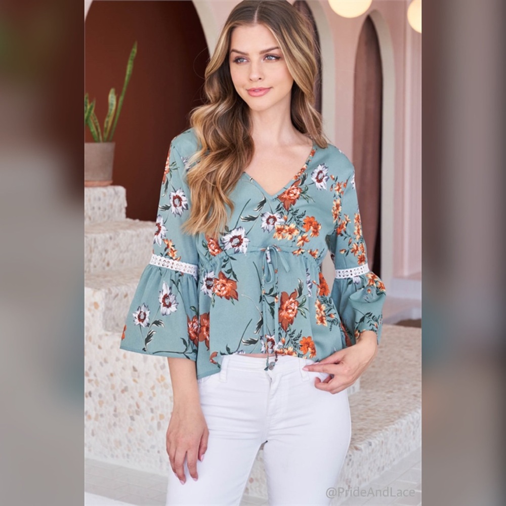 SAGE FLORAL PRINT V-NECK FRONT TIE DRAW STING BELLSLEEVE TOP
